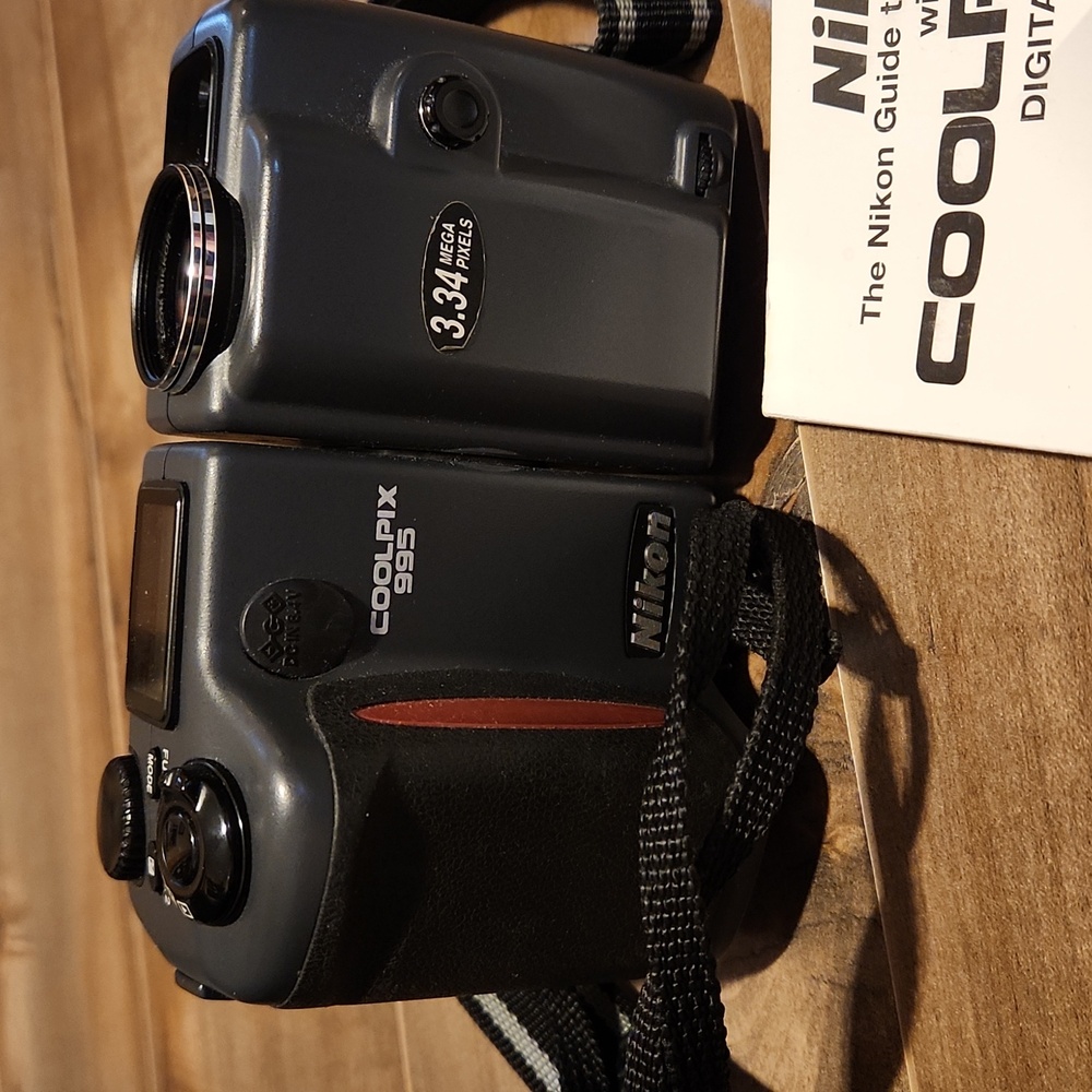 Nikon Coolpix 995 Digital Camera - Black